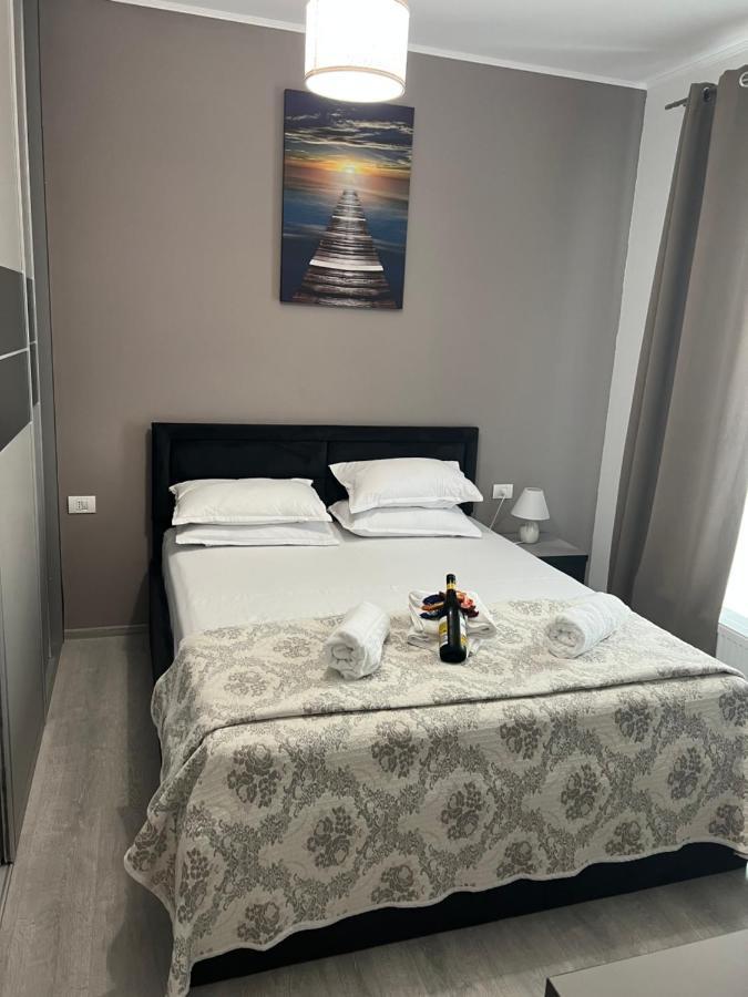 Emi Apartment Mamaia Navodari Exterior photo